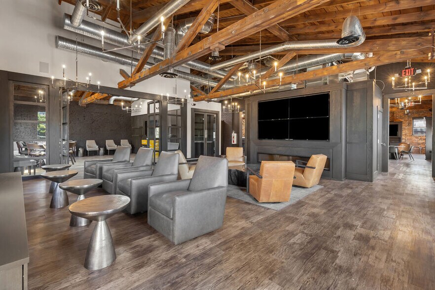 More Photos Of 17 E Brickel St, Columbus General Retail For Lease