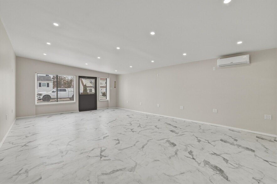 More Photos Of 150 N Delaware Ave, Lindenhurst Storefront Retail Residential For Sale