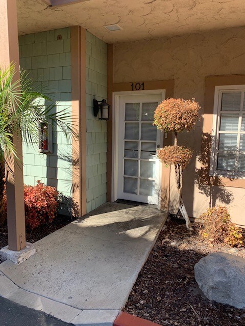 More Photos Of 300-302 N Tustin Ave, Santa Ana Office For Lease