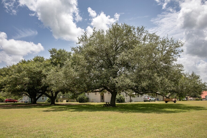 More Photos Of 515 Colorado, Burton Apartments For Sale