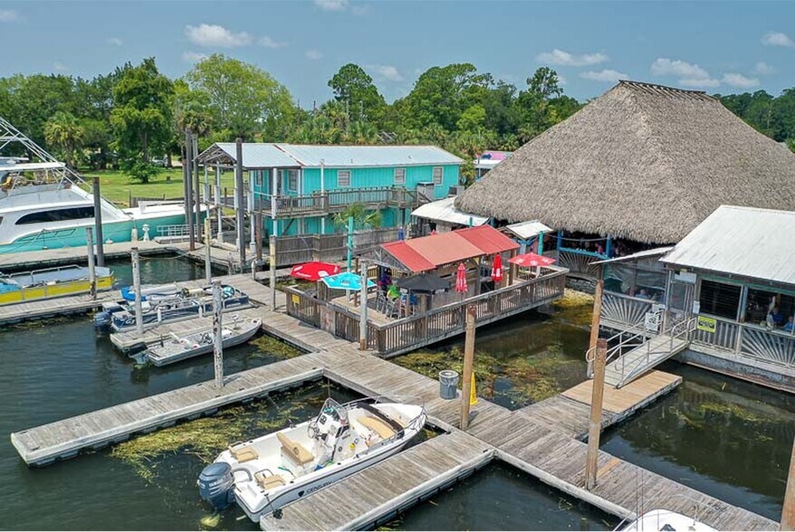 More Photos Of 69 Riverside Dr, Crawfordville Restaurant For Sale