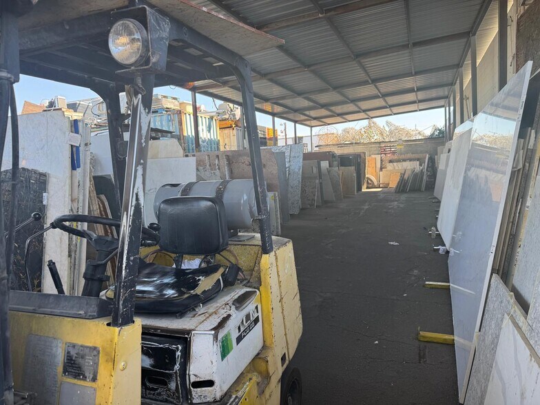 More Photos Of 909 E Arlee Pl, Anaheim Warehouse For Lease