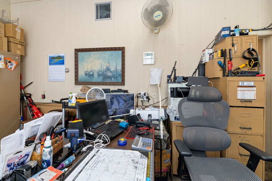 More Photos Of 506 N Main St, Emporia General Retail For Sale