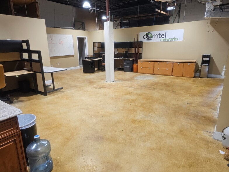 More Photos Of 1700 S Division Ave, Orlando Industrial For Sale