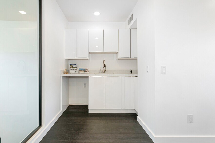 More Photos Of 207 W Alameda Ave, Burbank Office For Sale