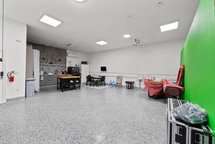 More Photos Of 833 N Hollywood Way, Burbank Office For Lease