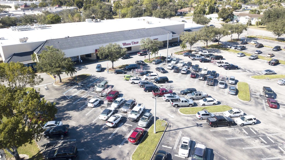 More Photos Of 4849-4895 Golden Gate Pky, Naples Unknown For Lease