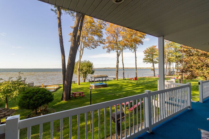 More Photos Of 104 W Houghton Lake Dr, Prudenville Hotel For Sale