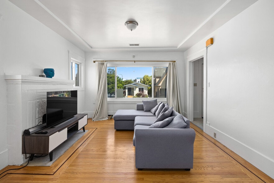 More Photos Of 2901-2903 Sacramento St, Berkeley Storefront Retail Residential For Sale