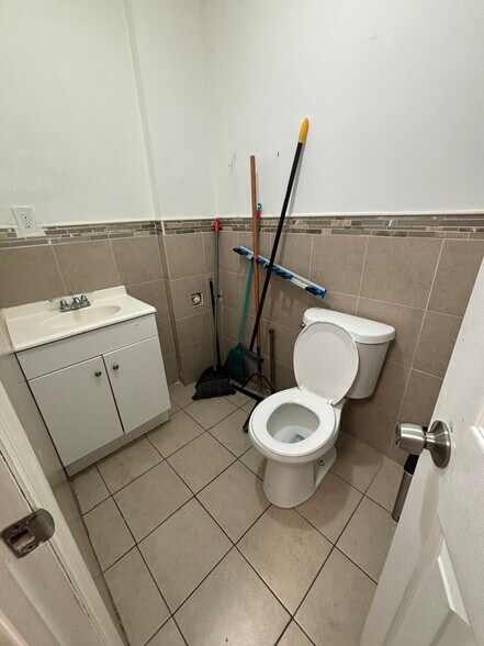 More Photos Of 203-205 Alexander St, Newark Storefront For Sale