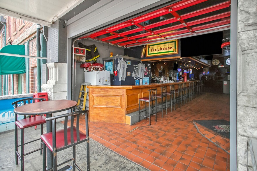 More Photos Of 314 State St, Alton Restaurant For Sale