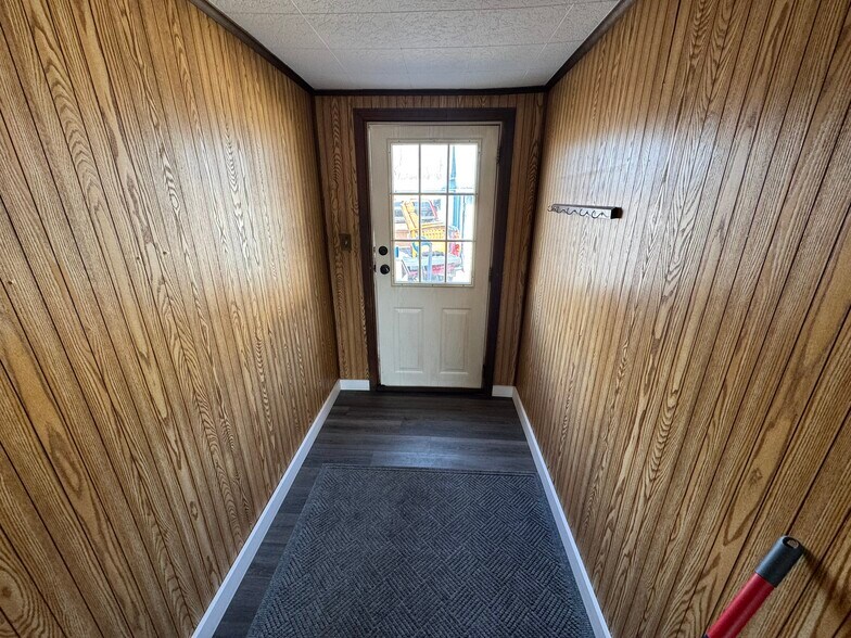 More Photos Of 1436-1438 Military Tpke, Plattsburgh Auto Repair For Sale