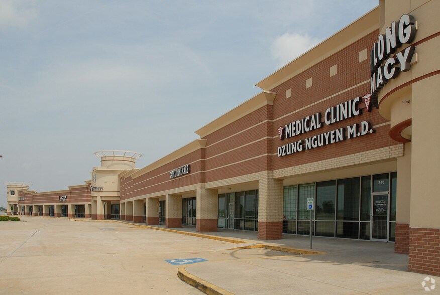 More Photos Of 7601 W Sam Houston S, Houston Unknown For Lease