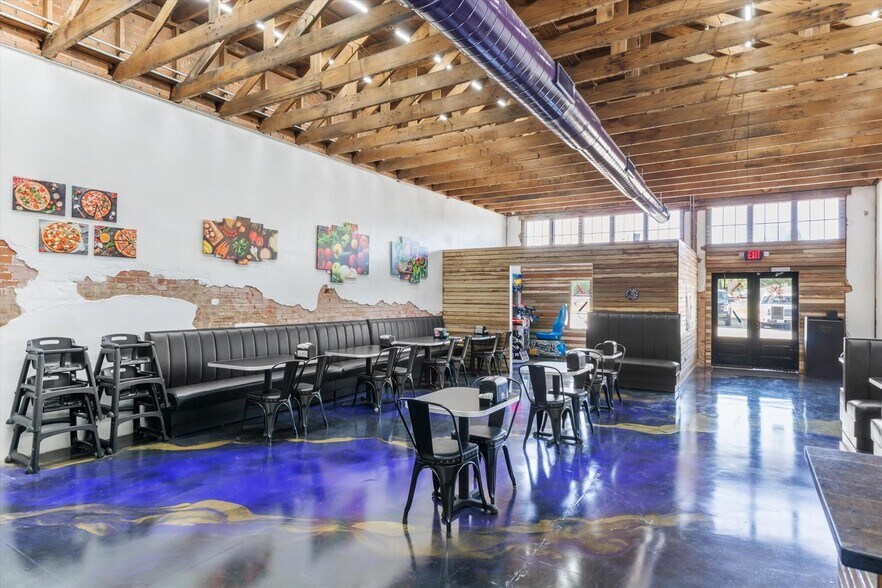 More Photos Of 111 NE Front St, Edgewood Storefront For Sale