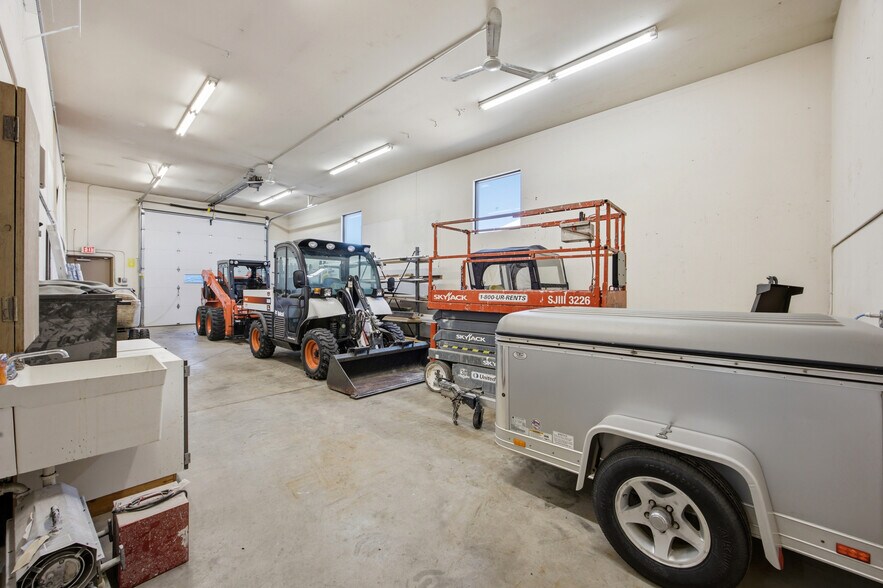 More Photos Of 2942 S Fiechtnet Dr, Fargo Warehouse For Sale