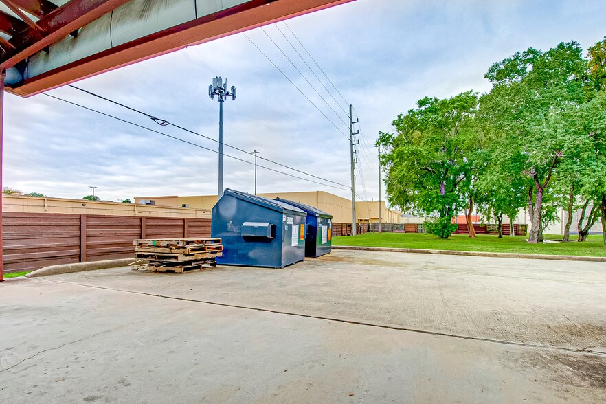 More Photos Of 7102 Glen Chase Ct, Houston Office For Sale