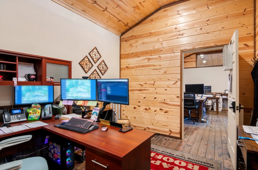 More Photos Of 2727 E Michigan Ave, Ypsilanti Warehouse For Sale