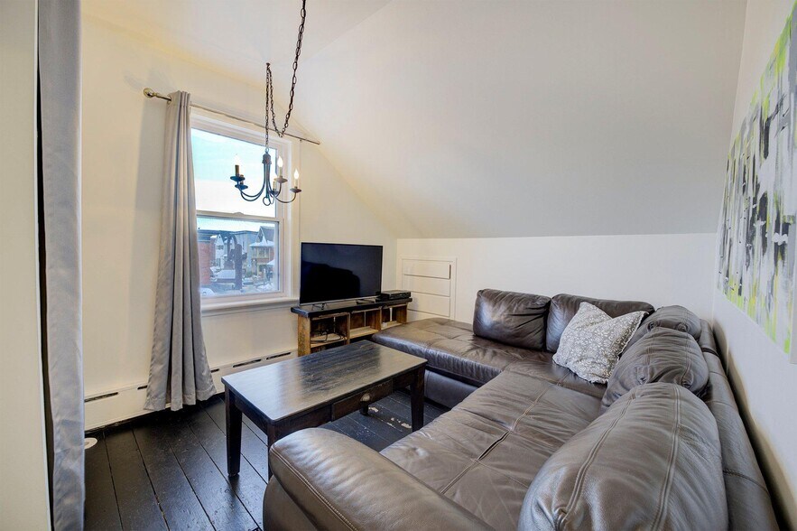 More Photos Of 138 Rue Wellington, Gatineau Storefront Retail Residential For Sale