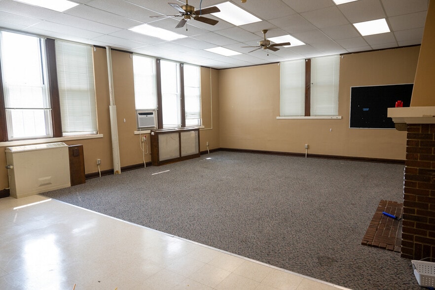 More Photos Of 315 S Market St, Emporia Schools For Sale