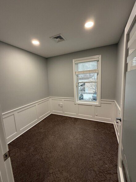 More Photos Of 437 Naubuc Ave, Glastonbury Office For Lease