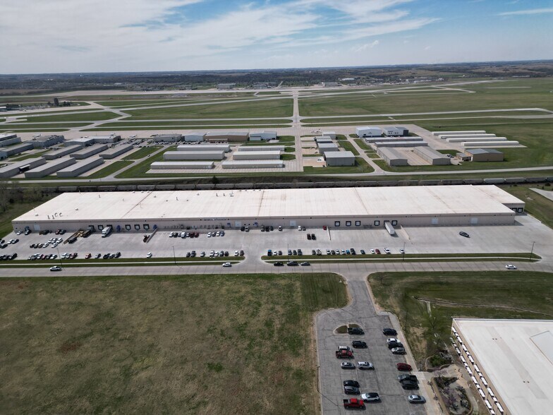 More Photos Of 4555 NW 14th St, Lincoln Industrial For Sale