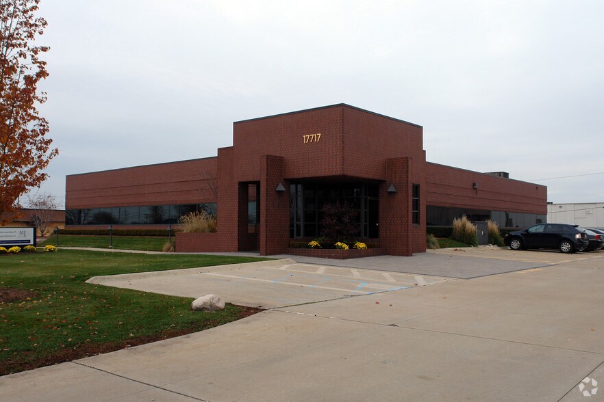 More Photos Of 17717 Masonic Blvd, Fraser Office For Sale