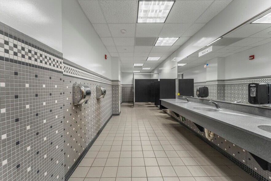 More Photos Of 1 W Market St, Corning Office For Lease