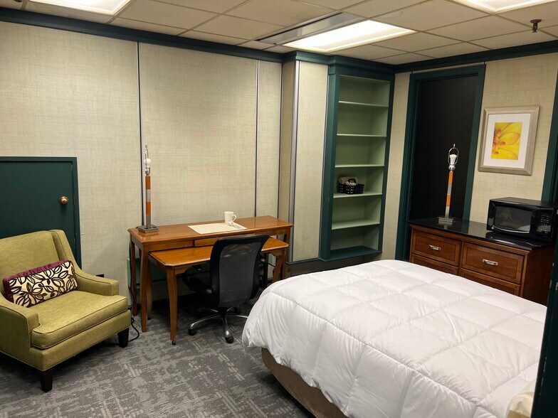 More Photos Of 136 Center St, Old Town Office For Sale