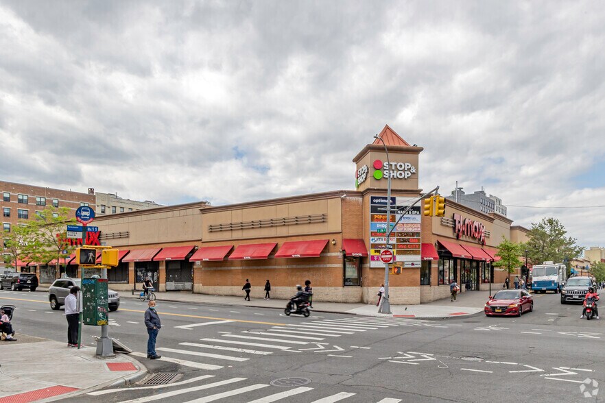 Primary Photo Of 961 E 174th St, Bronx Freestanding For Lease