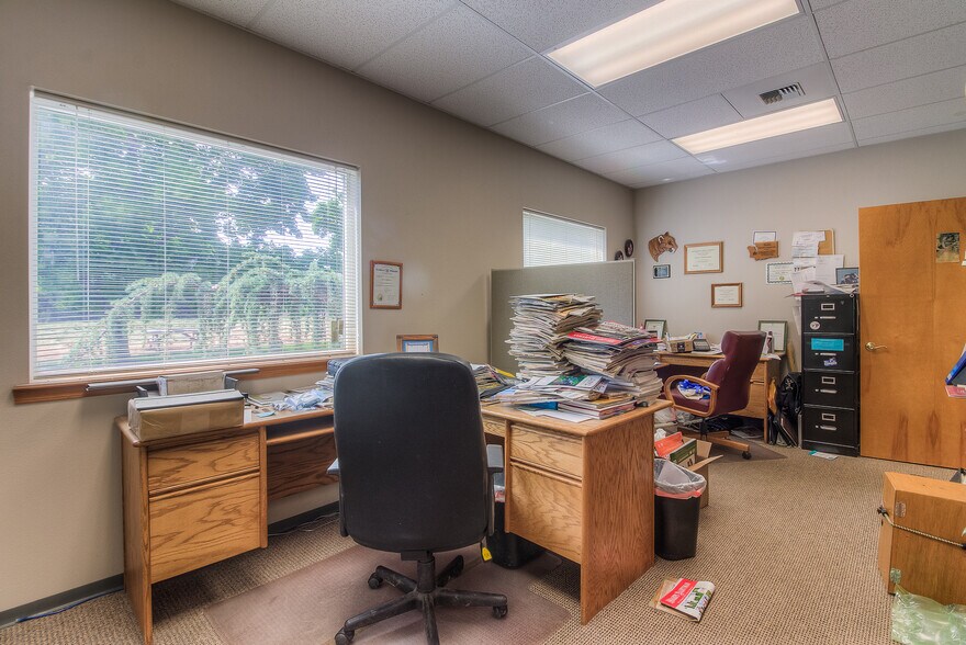 More Photos Of 445 Barnard Blvd, Sunnyside Office For Sale