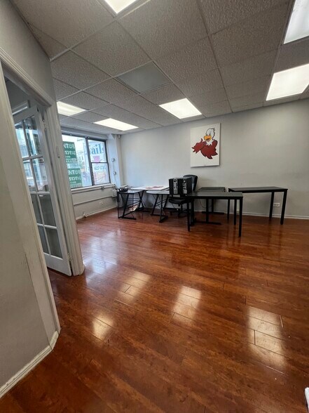 More Photos Of 1688 E 16th St, Brooklyn Office For Lease