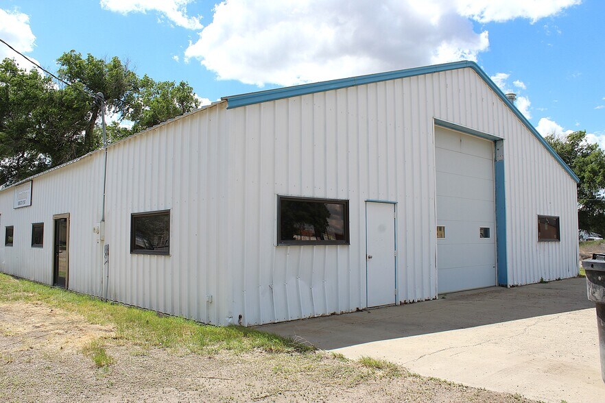 Primary Photo Of 404 S Anderson Ave, Glendive Distribution For Sale