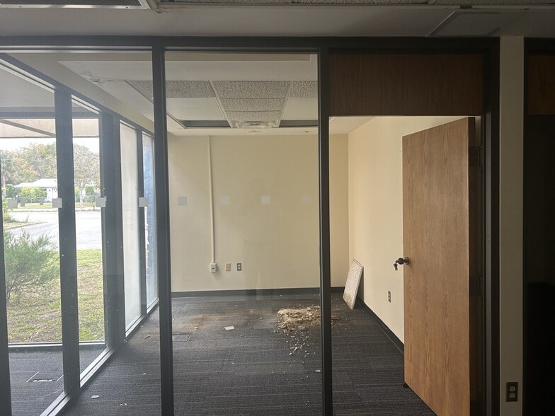 More Photos Of 350 N Summit St, Crescent City Freestanding For Sale