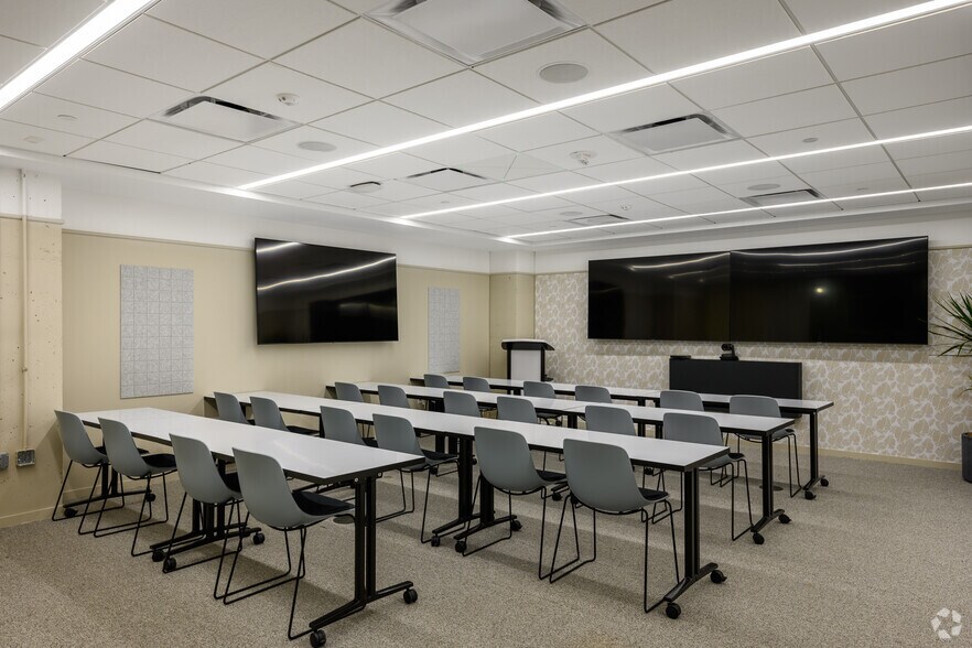 More Photos Of 2451 Crystal Dr, Arlington Office For Lease