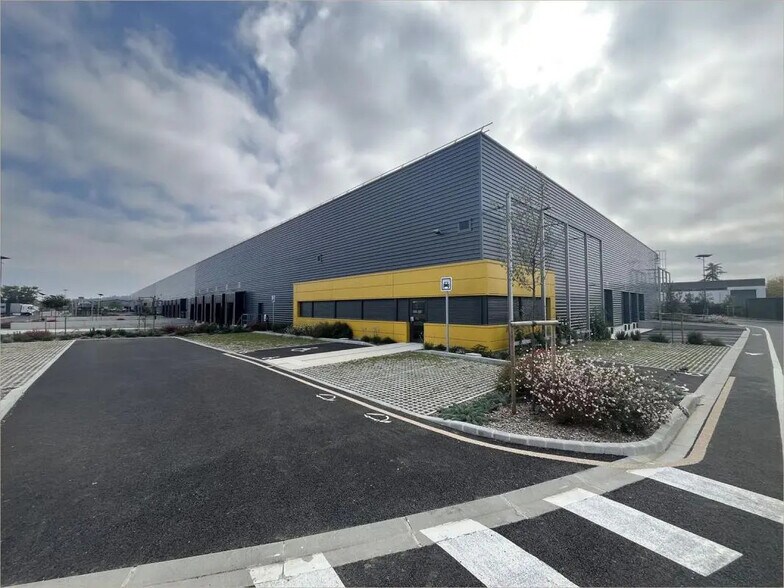 More Photos Of 31 Avenue De Larrieu, Toulouse Office For Lease