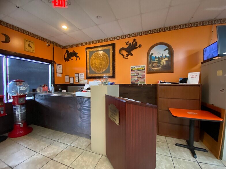 More Photos Of 427 W Pike St, Goshen Restaurant For Lease