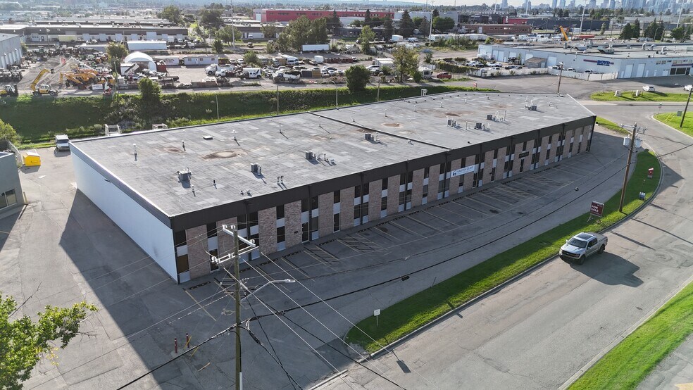 More Photos Of 1301-1313 Hastings Cres SE, Calgary Warehouse For Sale