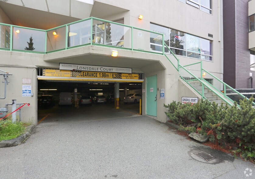 More Photos Of 1433 Lonsdale Ave, North Vancouver Storefront For Sale