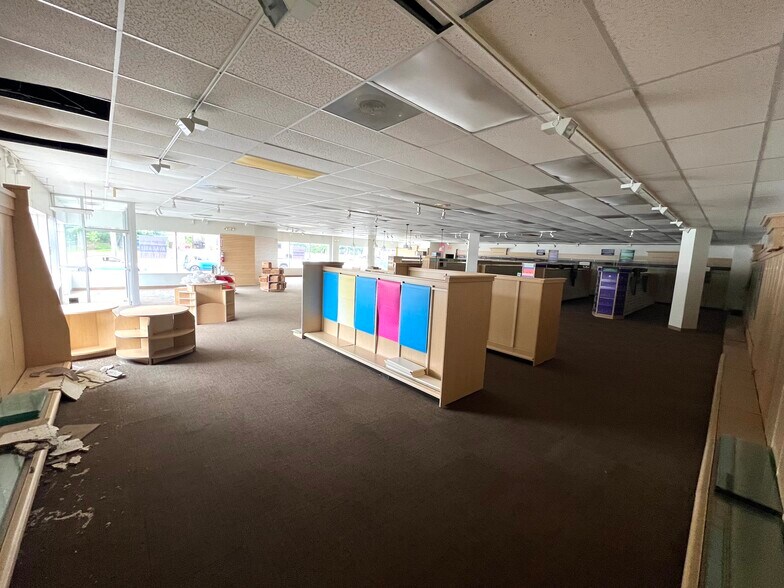 More Photos Of 116 N White Horse Pike, Lawnside Freestanding For Lease