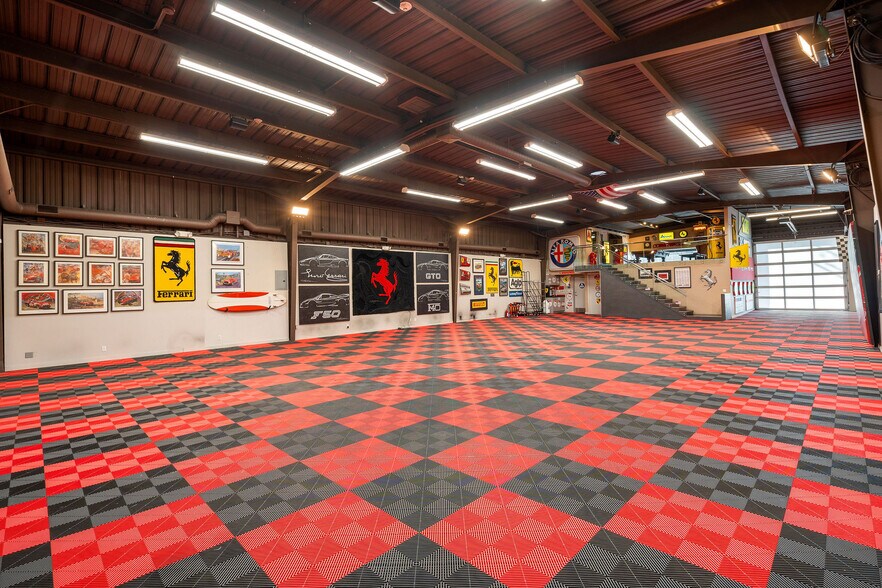 More Photos Of 2134 S Sepulveda Blvd, Los Angeles Showroom For Sale
