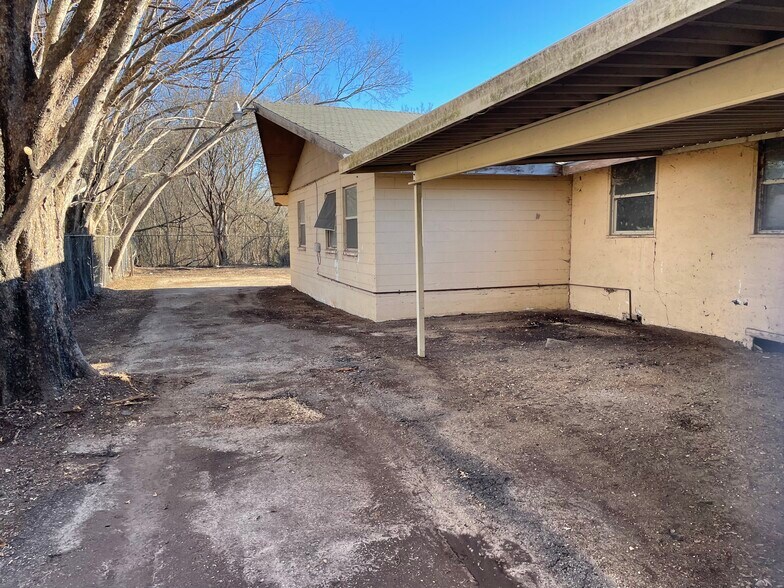 More Photos Of 914 S Loop Dr, Waco Apartments For Sale