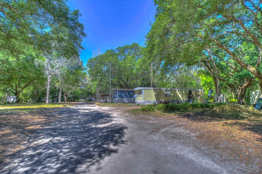 More Photos Of 20303 Old Somerset Acres Ln, Spring Hill Manufactured Housing Mobile Home Park For Sale