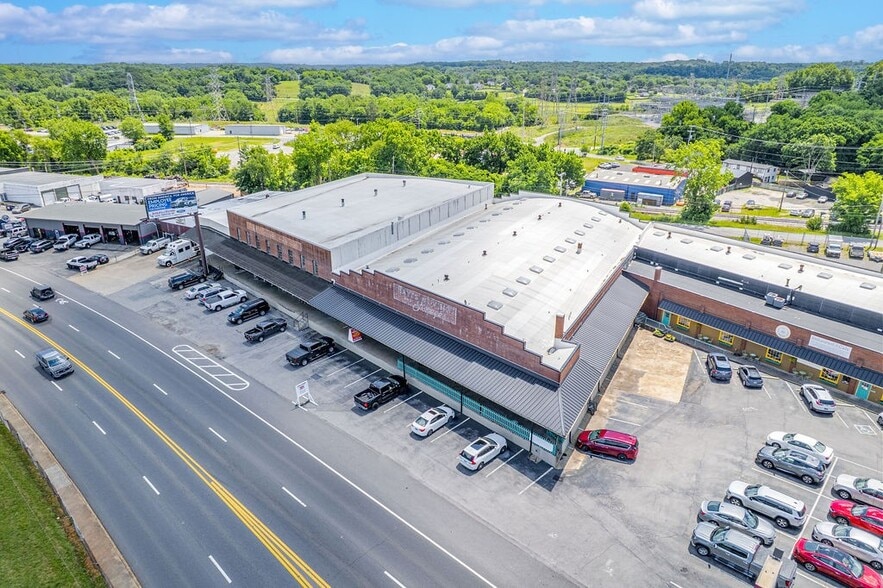 More Photos Of 1214 College St, Clarksville Warehouse For Lease