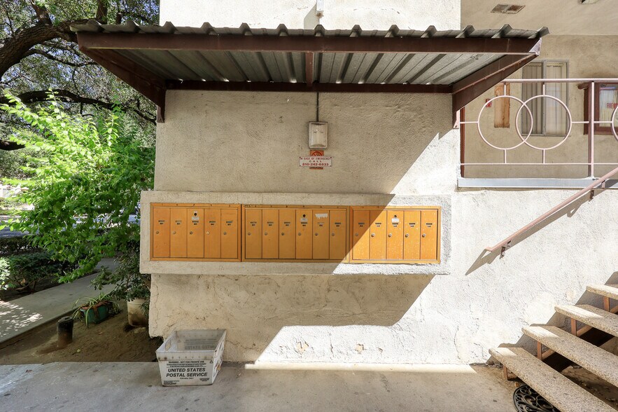 More Photos Of 332 Riverdale Dr, Glendale Apartments For Sale