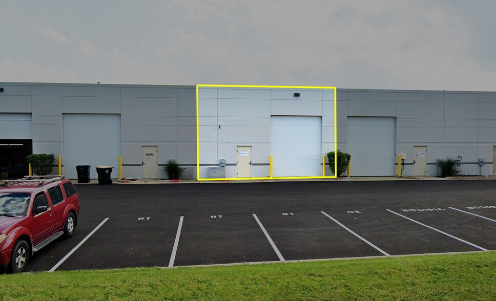 More Photos Of 2402-2430 Millennium Dr, Elgin Warehouse For Lease