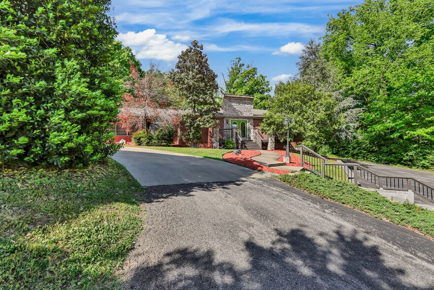 More Photos Of 1543 Madison St, Clarksville Specialty For Sale