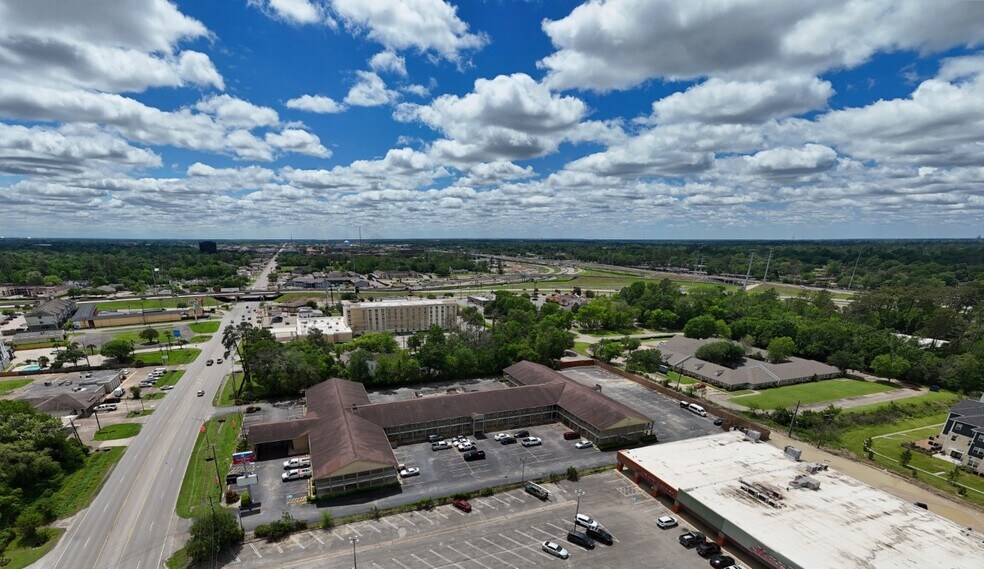 More Photos Of 2155 N 11th St, Beaumont Hotel For Sale