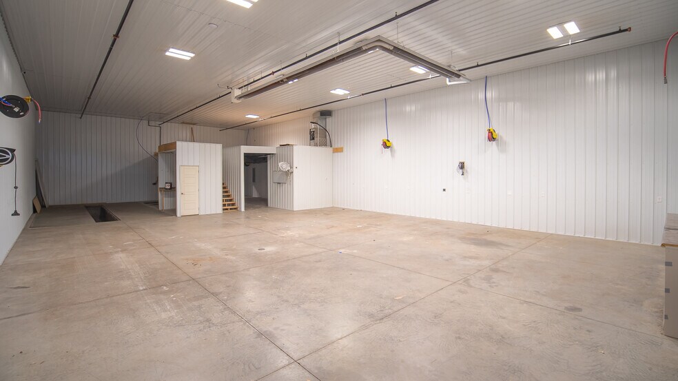More Photos Of 514 E 9th St, Zumbrota Industrial For Lease