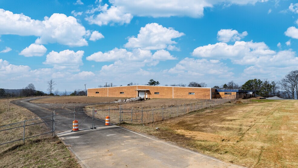 More Photos Of 5759 Tammy Little Dr, Section Warehouse For Sale