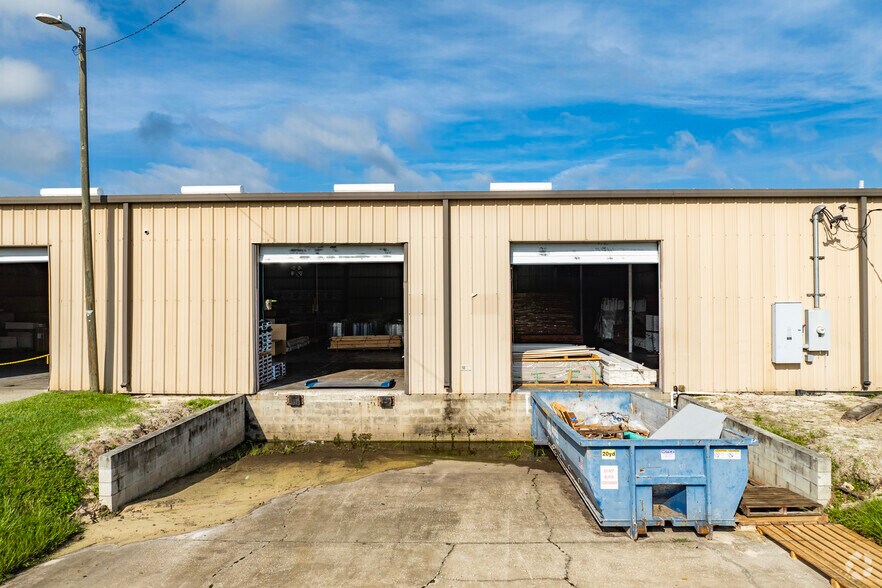 More Photos Of 7818 Depot Ln, Tampa Warehouse For Lease